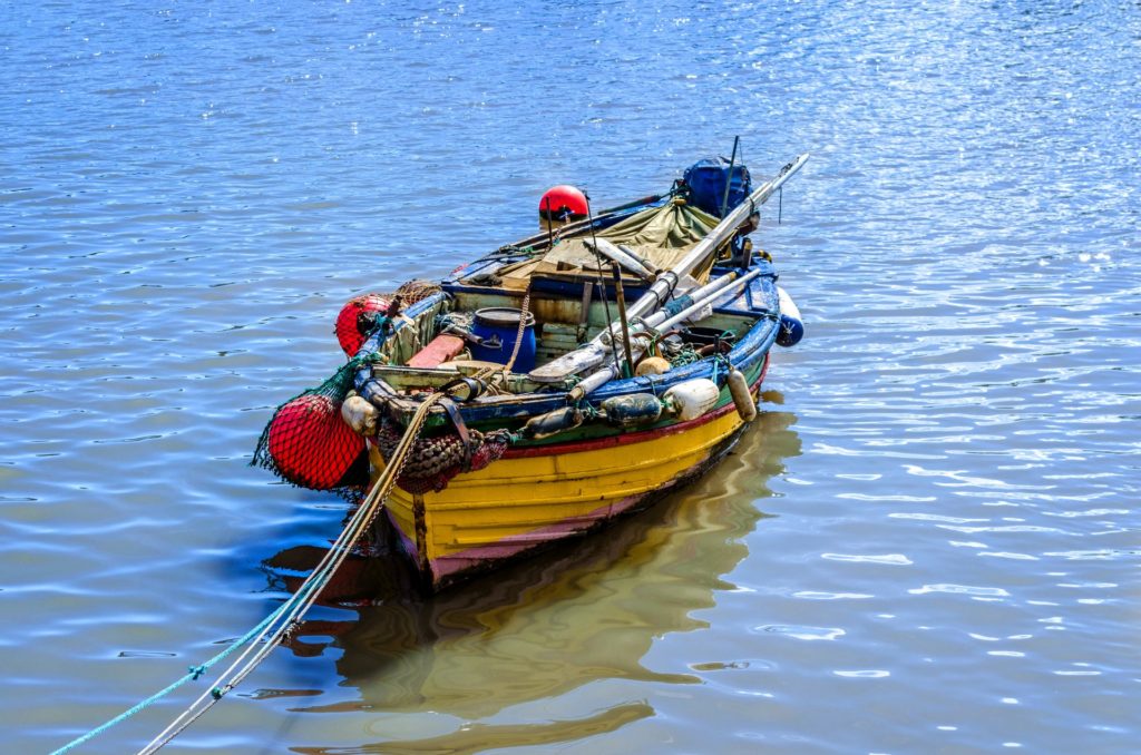 Нужны ли права на резиновую моторную лодку